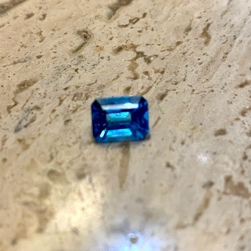 7x9mm blue topaz loose gem. 2.87 carat